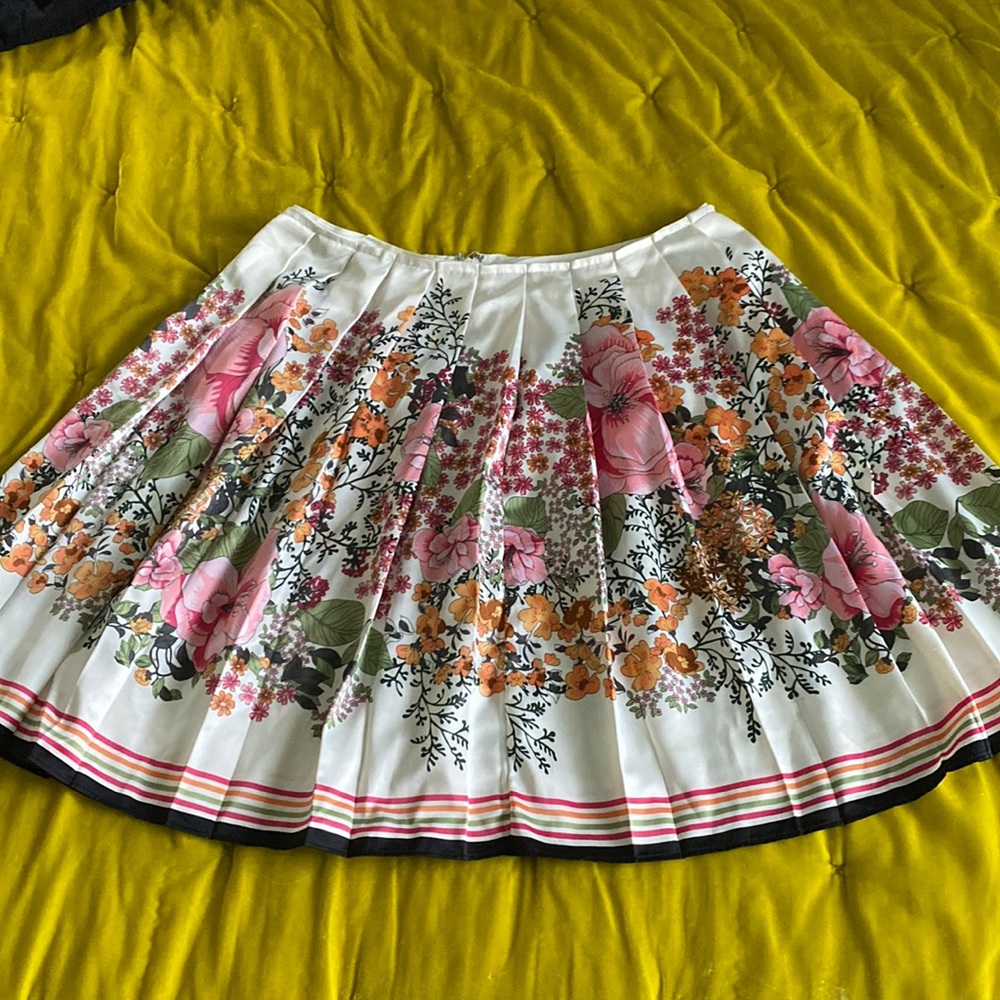 Floral print pleaded skirt